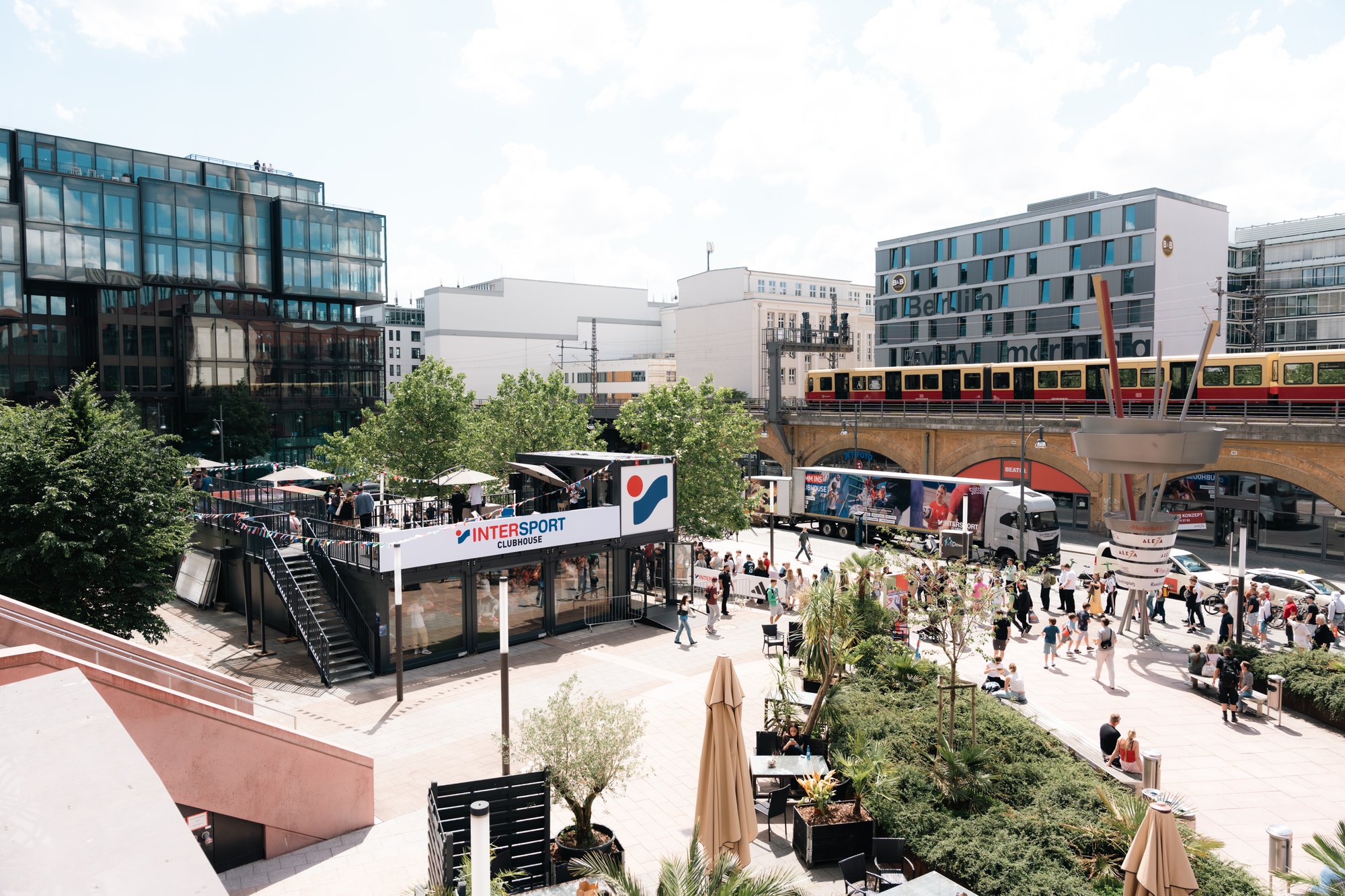 INTERSPORT Clubhouse auf dem Ravelinplatz