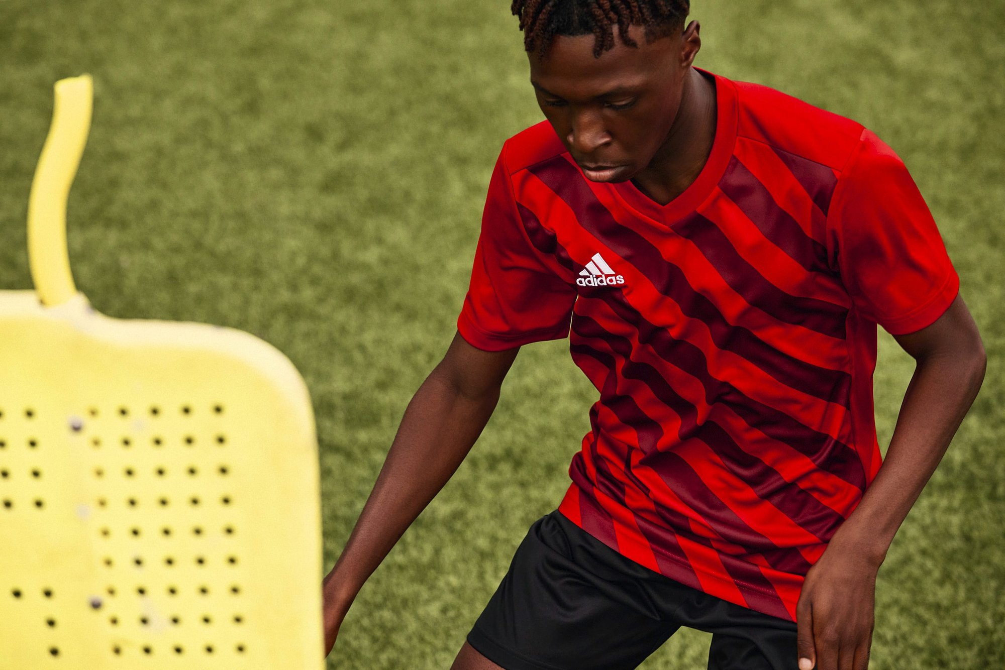 H22955-SS22_Badge_FootballPerformance_Outfit03_Q1_Men_04-813554