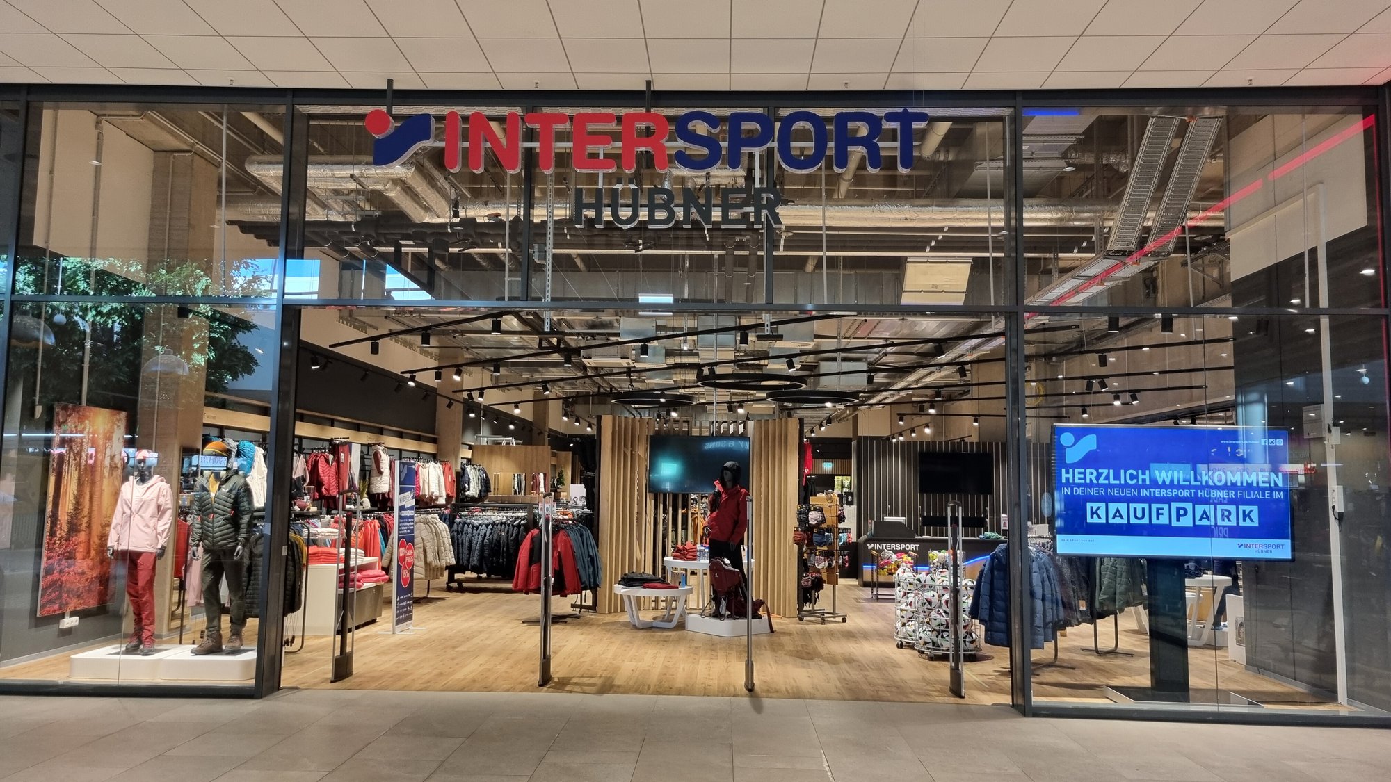 Eingang INTERSPORT Hübner