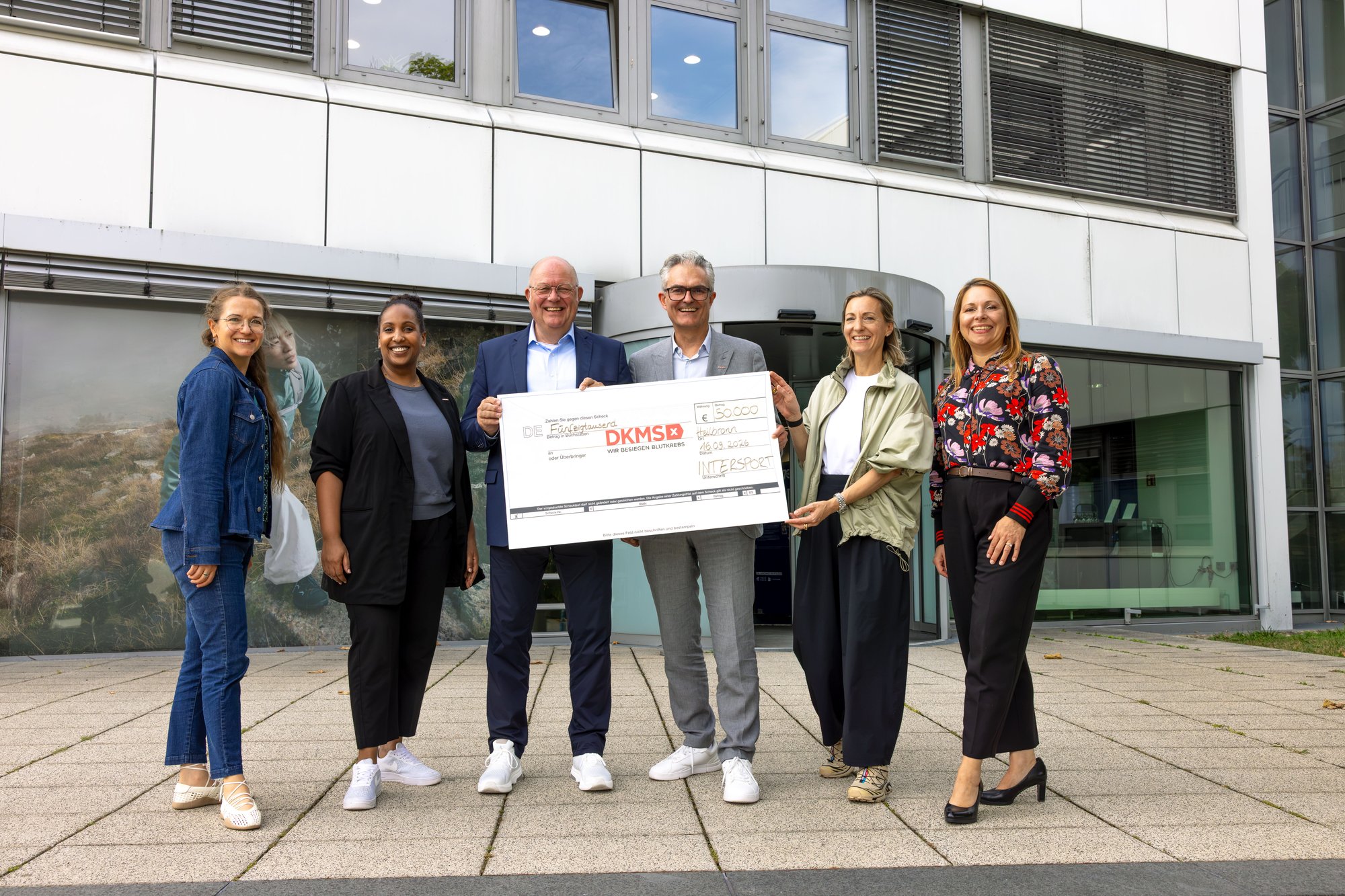 INTERSPORT_DKMS_Scheckuebergabe_1