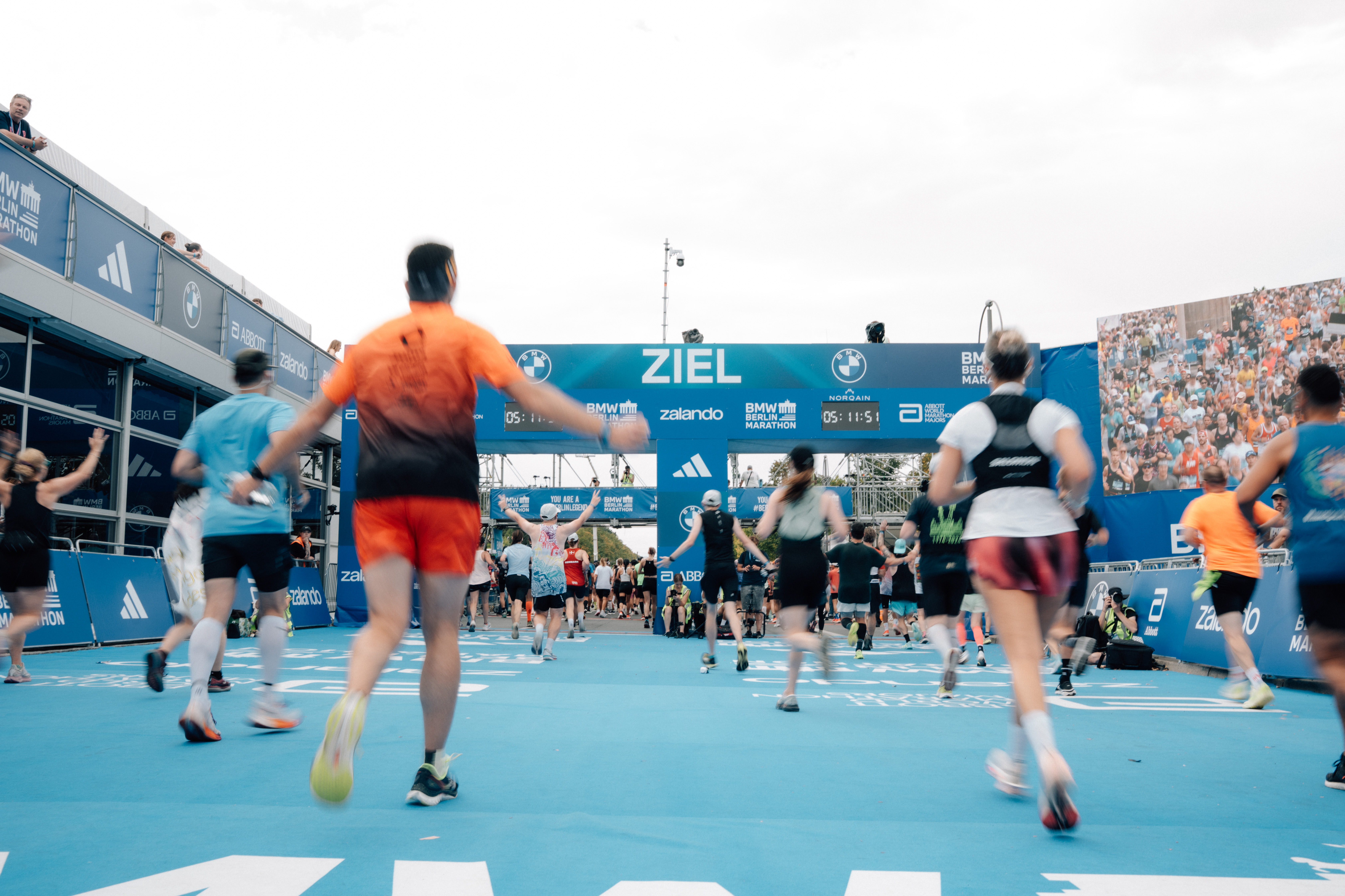INTERSPORT DEUTSCHLAND STARTET MIT INTERSPORT-FLAGSHIP-HÄNDLERN GROSSE ERLEBNISOFFENSIVE UND SCHAFFT „MONEY-CAN’T-BUY-MOMENTE“ FÜR SPORTFANS