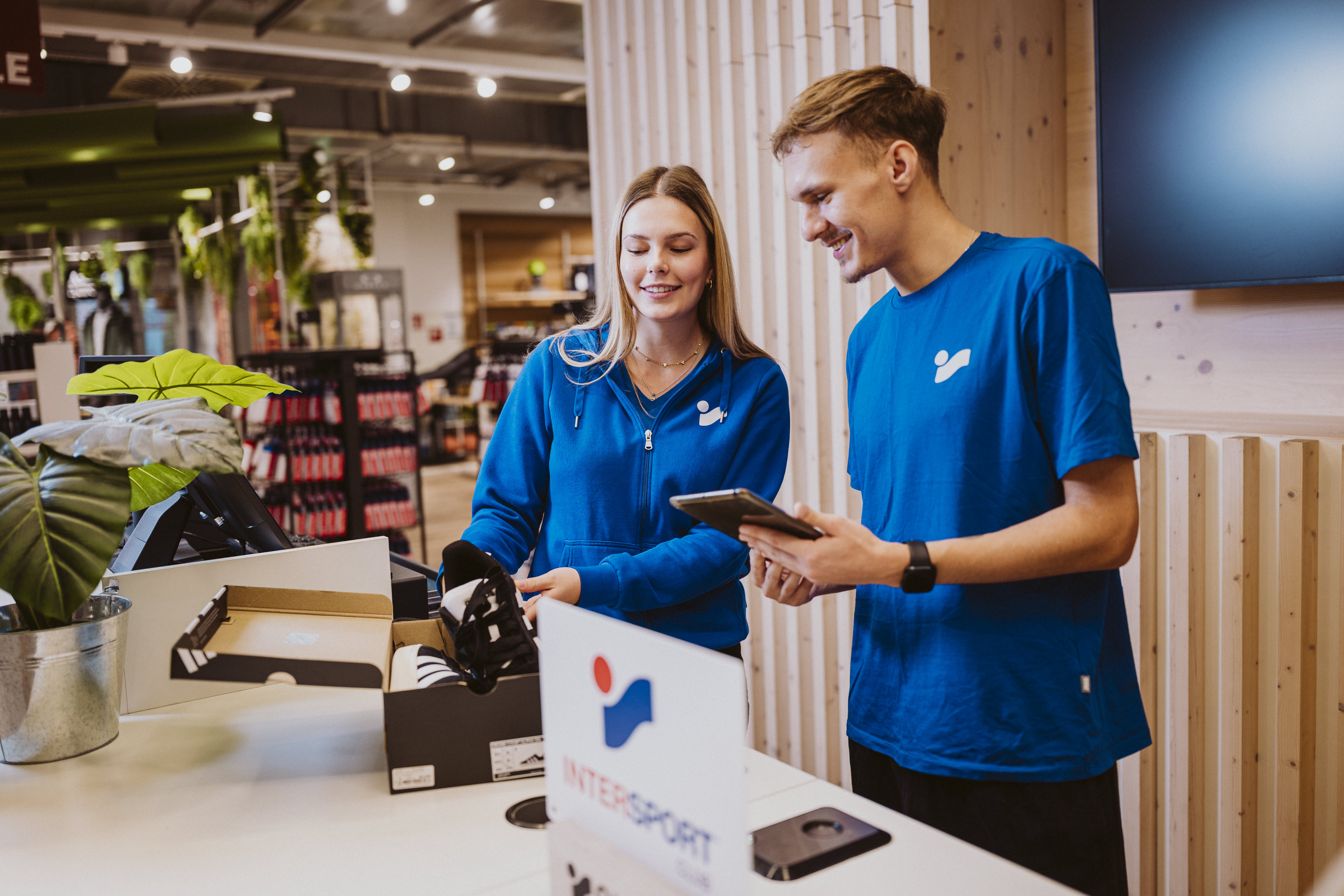 GEMEINSAM LEBEN RETTEN: INTERSPORT UND HÄNDLER LADEN VEREINE ZUM DKMS-REGISTRIERUNGSTAG AM 9. MAI 2026 EIN